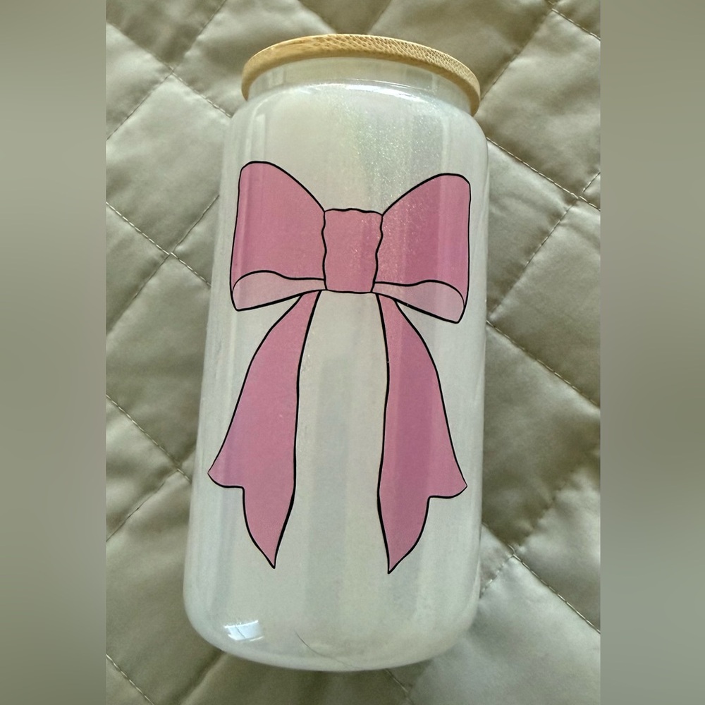 NWOT Glass tumbler/cup with pink bow design!